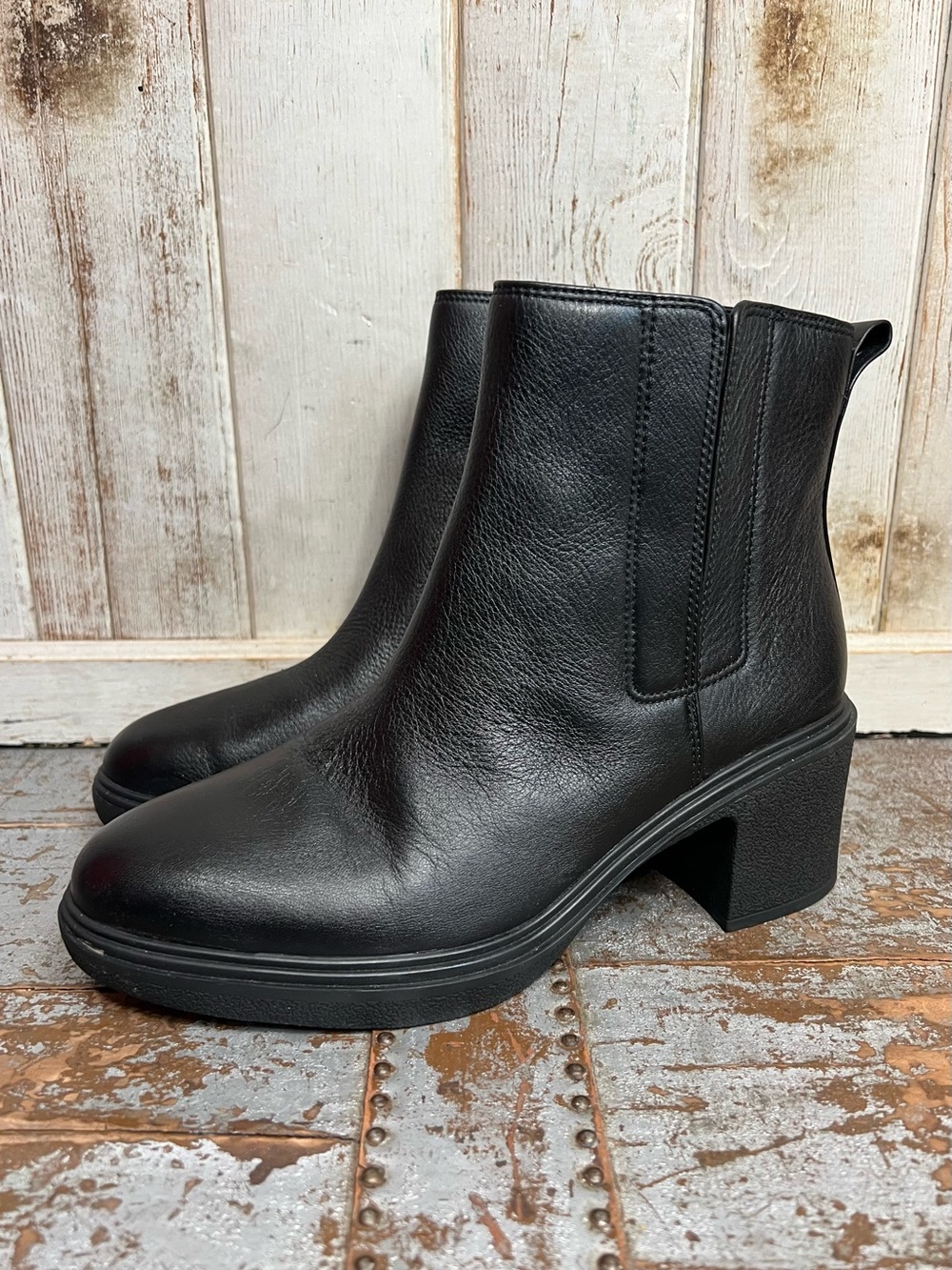 Vionic Savannah Chelsea Short Boots